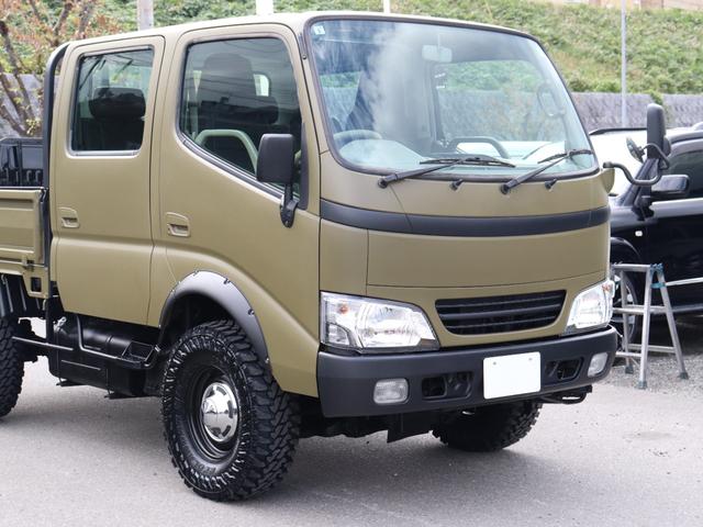 ダイナトラック Wキャブロングジャストロー ダブルキャブ リフトアップ 輸出ホイール ジオランダーMT 2500cc ディーゼルターボ マットカーキ オーバーフェンダー パイプフェンダー 後期ルックヘッドライト シートカバー マフラー(13枚目)