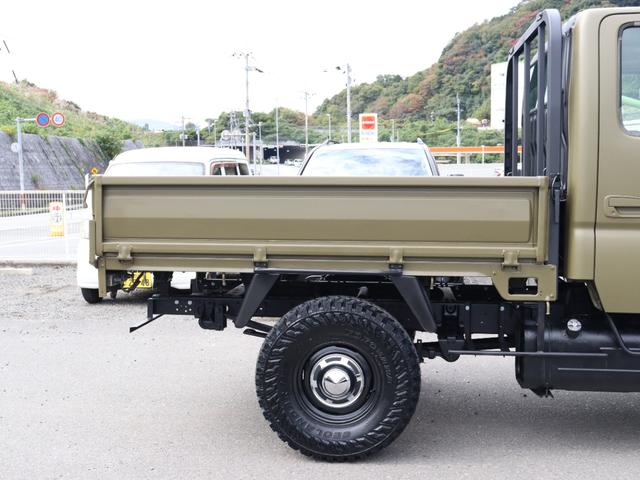 ダイナトラック Wキャブロングジャストロー ダブルキャブ リフトアップ 輸出ホイール ジオランダーMT 2500cc ディーゼルターボ マットカーキ オーバーフェンダー パイプフェンダー 後期ルックヘッドライト シートカバー マフラー(20枚目)