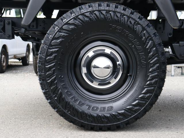 ダイナトラック Wキャブロングジャストロー ダブルキャブ リフトアップ 輸出ホイール ジオランダーMT 2500cc ディーゼルターボ マットカーキ オーバーフェンダー パイプフェンダー 後期ルックヘッドライト シートカバー マフラー(21枚目)