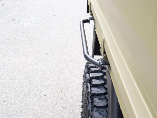 ダイナトラック Wキャブロングジャストロー ダブルキャブ リフトアップ 輸出ホイール ジオランダーMT 2500cc ディーゼルターボ マットカーキ オーバーフェンダー パイプフェンダー 後期ルックヘッドライト シートカバー マフラー(24枚目)