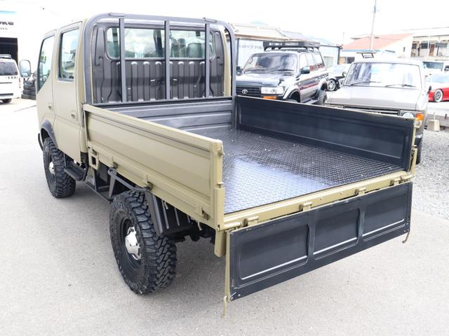 ダイナトラック Wキャブロングジャストロー ダブルキャブ リフトアップ 輸出ホイール ジオランダーMT 2500cc ディーゼルターボ マットカーキ オーバーフェンダー パイプフェンダー 後期ルックヘッドライト シートカバー マフラー(30枚目)