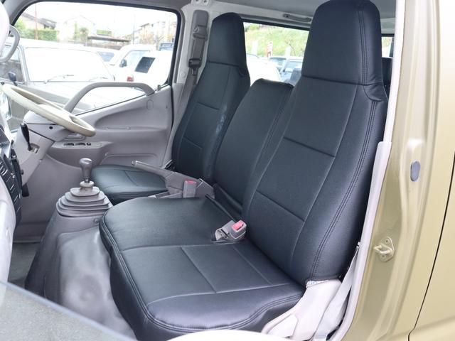 ダイナトラック Wキャブロングジャストロー ダブルキャブ リフトアップ 輸出ホイール ジオランダーMT 2500cc ディーゼルターボ マットカーキ オーバーフェンダー パイプフェンダー 後期ルックヘッドライト シートカバー マフラー(37枚目)