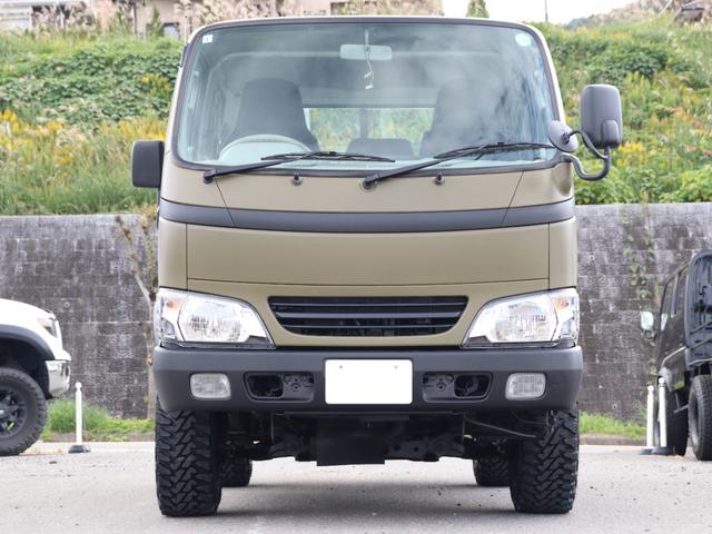 ダイナトラック Wキャブロングジャストロー ダブルキャブ リフトアップ 輸出ホイール ジオランダーMT 2500cc ディーゼルターボ マットカーキ オーバーフェンダー パイプフェンダー 後期ルックヘッドライト シートカバー マフラー(41枚目)