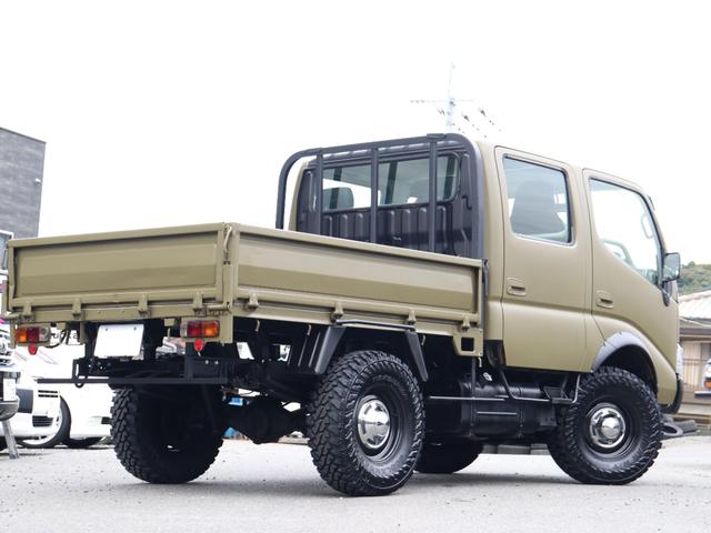 ダイナトラック Wキャブロングジャストロー ダブルキャブ リフトアップ 輸出ホイール ジオランダーMT 2500cc ディーゼルターボ マットカーキ オーバーフェンダー パイプフェンダー 後期ルックヘッドライト シートカバー マフラー(43枚目)