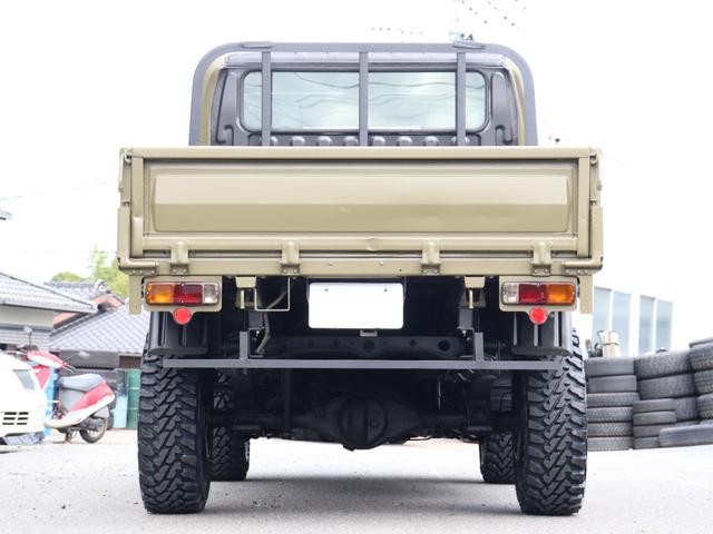 ダイナトラック Wキャブロングジャストロー ダブルキャブ リフトアップ 輸出ホイール ジオランダーMT 2500cc ディーゼルターボ マットカーキ オーバーフェンダー パイプフェンダー 後期ルックヘッドライト シートカバー マフラー(44枚目)