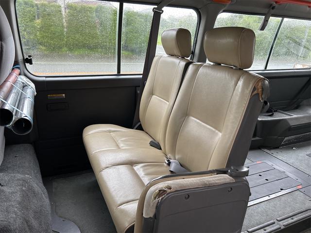 キャラバンバス 　福祉車輌　リアリフト　車いす２台　自動固定　スライドドア　キーレスエントリー　ＡＴ　エアコン　パワーウィンドウ　運転席エアバッグ　バス（29枚目）