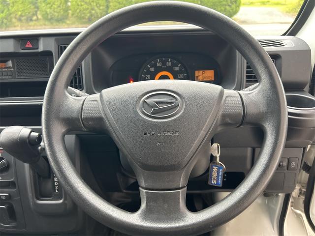 ハンドルの状態が悪いと運転に集中できませんよね。こちらの車、お気軽にお問い合わせください。