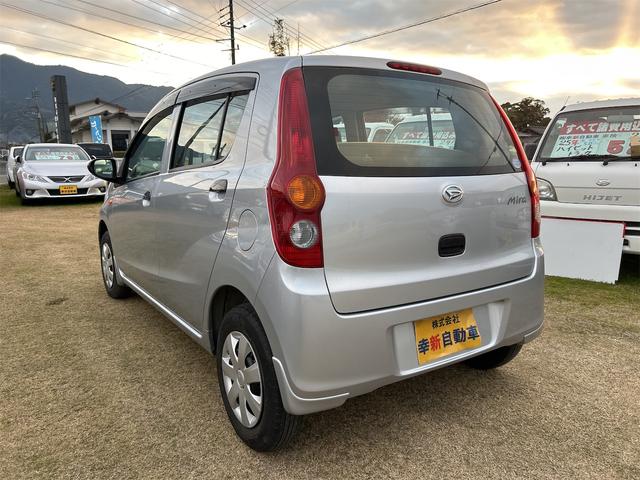 ミラ Xスペシャル マニュアル5速 ワンオーナー キーレスエントリー MT 盗難防止システム ABS CD ミュージックプレイヤー接続可 衝突安全ボディ エアコン パワーステアリング パワーウィンドウ(3枚目)