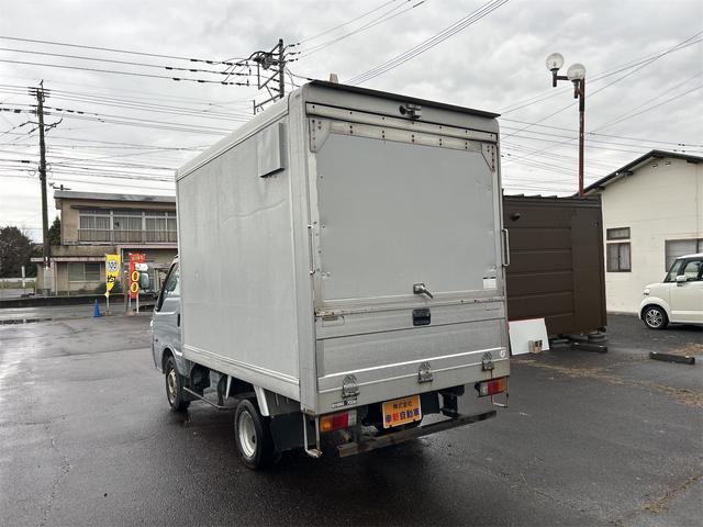 ボンゴトラック ＤＸ　キャビン全塗装済み　パネルバン　積載量７００Ｋｇ　ＣＶＴ　後輪ダブル　バックカメラ　エアコン　パワーウィンドウ　運転席エアバッグ　助手席エアバッグ（3枚目）