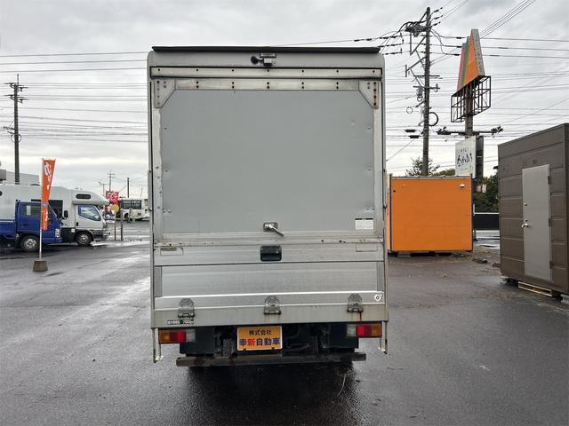 ボンゴトラック ＤＸ　キャビン全塗装済み　パネルバン　積載量７００Ｋｇ　ＣＶＴ　後輪ダブル　バックカメラ　エアコン　パワーウィンドウ　運転席エアバッグ　助手席エアバッグ（4枚目）