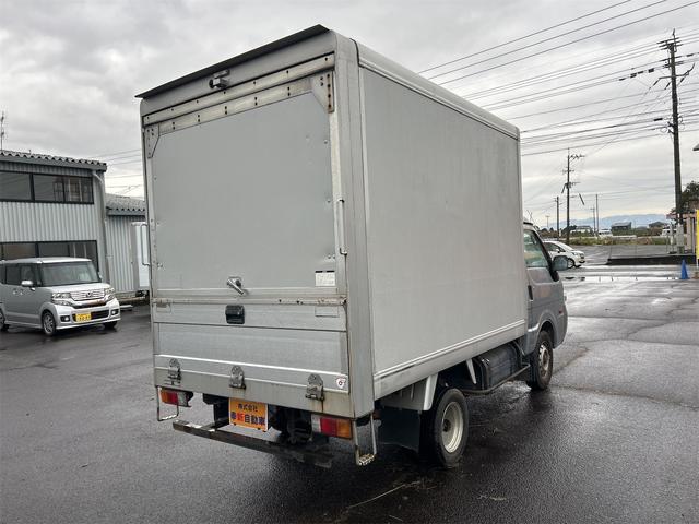 ボンゴトラック ＤＸ　キャビン全塗装済み　パネルバン　積載量７００Ｋｇ　ＣＶＴ　後輪ダブル　バックカメラ　エアコン　パワーウィンドウ　運転席エアバッグ　助手席エアバッグ（5枚目）