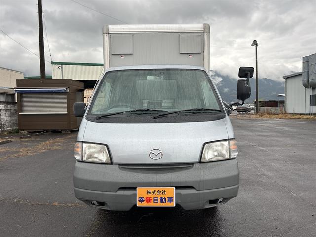 ボンゴトラック ＤＸ　キャビン全塗装済み　パネルバン　積載量７００Ｋｇ　ＣＶＴ　後輪ダブル　バックカメラ　エアコン　パワーウィンドウ　運転席エアバッグ　助手席エアバッグ（8枚目）