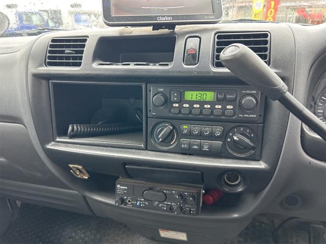 ボンゴトラック ＤＸ　キャビン全塗装済み　パネルバン　積載量７００Ｋｇ　ＣＶＴ　後輪ダブル　バックカメラ　エアコン　パワーウィンドウ　運転席エアバッグ　助手席エアバッグ（10枚目）