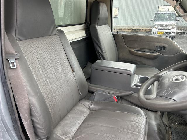 ボンゴトラック ＤＸ　キャビン全塗装済み　パネルバン　積載量７００Ｋｇ　ＣＶＴ　後輪ダブル　バックカメラ　エアコン　パワーウィンドウ　運転席エアバッグ　助手席エアバッグ（13枚目）