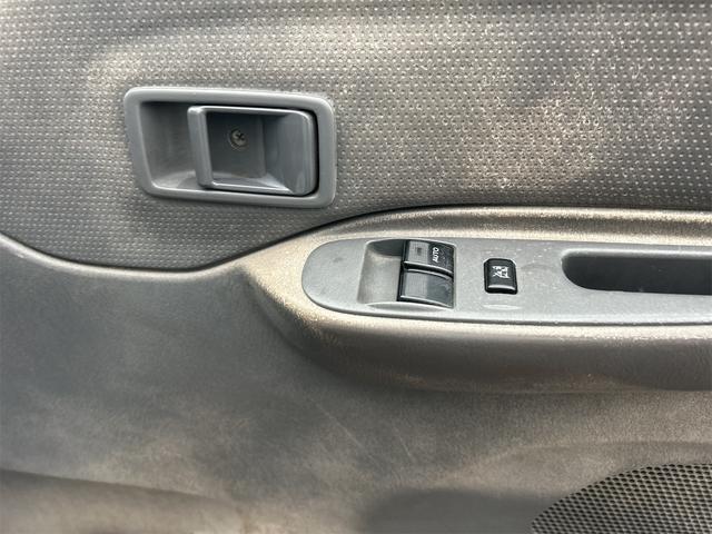 ボンゴトラック ＤＸ　キャビン全塗装済み　パネルバン　積載量７００Ｋｇ　ＣＶＴ　後輪ダブル　バックカメラ　エアコン　パワーウィンドウ　運転席エアバッグ　助手席エアバッグ（15枚目）