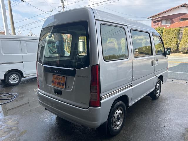 サンバーバン ＶＢ　マニュアル５速　ＭＴ　両側スライドドア　エアコン　パワーステアリング　運転席エアバッグ（5枚目）