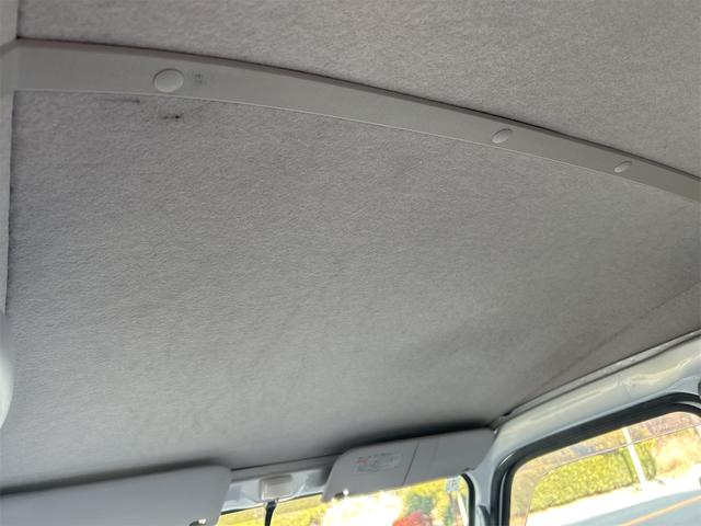 サンバーバン ＶＢ　マニュアル５速　ＭＴ　両側スライドドア　エアコン　パワーステアリング　運転席エアバッグ（26枚目）