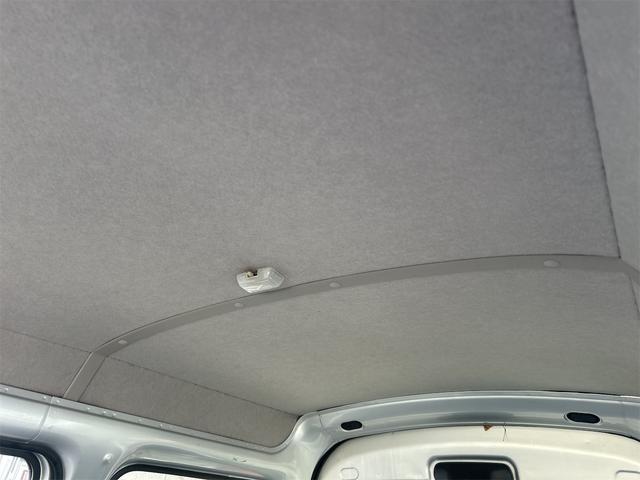 サンバーバン ＶＢ　マニュアル５速　ＭＴ　両側スライドドア　エアコン　パワーステアリング　運転席エアバッグ（27枚目）
