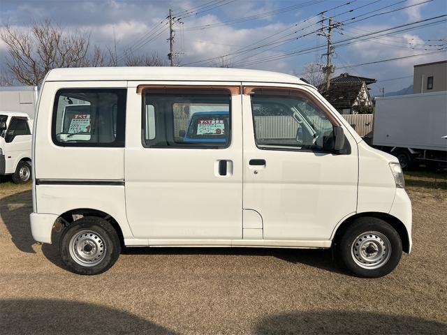 ハイゼットカーゴ スペシャル　４ＷＤ　マニュアル５速　ＭＴ　ドライブレコーダー　両側スライドドア　エアコン　パワーステアリング　運転席エアバッグ　助手席エアバッグ（6枚目）