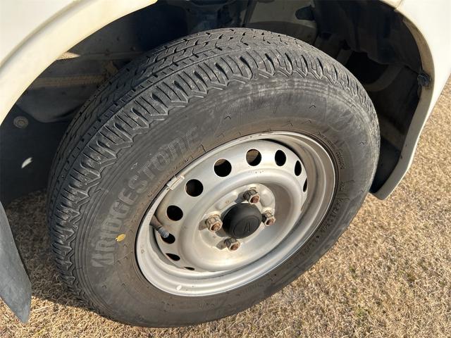 ハイゼットカーゴ スペシャル　４ＷＤ　マニュアル５速　ＭＴ　ドライブレコーダー　両側スライドドア　エアコン　パワーステアリング　運転席エアバッグ　助手席エアバッグ（12枚目）