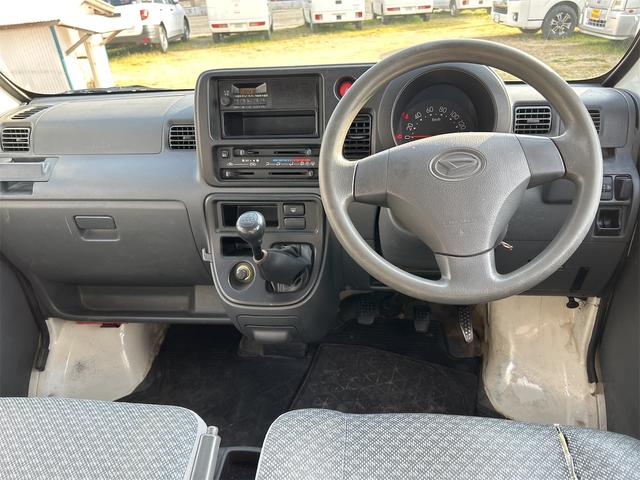 ハイゼットカーゴ スペシャル　４ＷＤ　マニュアル５速　ＭＴ　ドライブレコーダー　両側スライドドア　エアコン　パワーステアリング　運転席エアバッグ　助手席エアバッグ（13枚目）