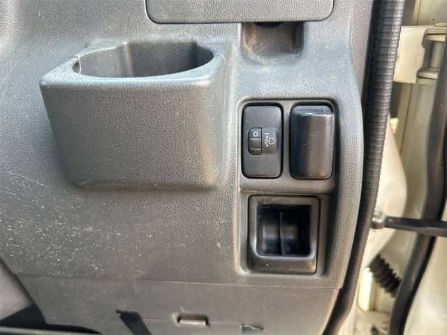 ハイゼットカーゴ スペシャル　４ＷＤ　マニュアル５速　ＭＴ　ドライブレコーダー　両側スライドドア　エアコン　パワーステアリング　運転席エアバッグ　助手席エアバッグ（19枚目）