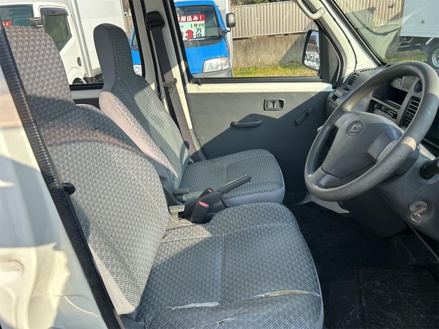 ハイゼットカーゴ スペシャル　４ＷＤ　マニュアル５速　ＭＴ　ドライブレコーダー　両側スライドドア　エアコン　パワーステアリング　運転席エアバッグ　助手席エアバッグ（21枚目）