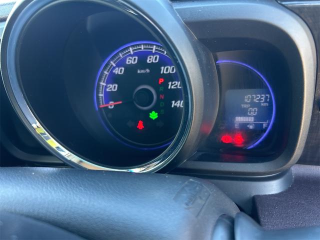 Ｎ－ＯＮＥ プレミアム　ツアラー・Ｌパッケージ　バックカメラ　ナビ　ＴＶ　オートクルーズコントロール　オートライト　ＨＩＤ　スマートキー　アイドリングストップ　電動格納ミラー　ベンチシート　ＣＶＴ　盗難防止システム　ＡＢＳ　ＥＳＣ　ＣＤ　ＤＶＤ再生（23枚目）