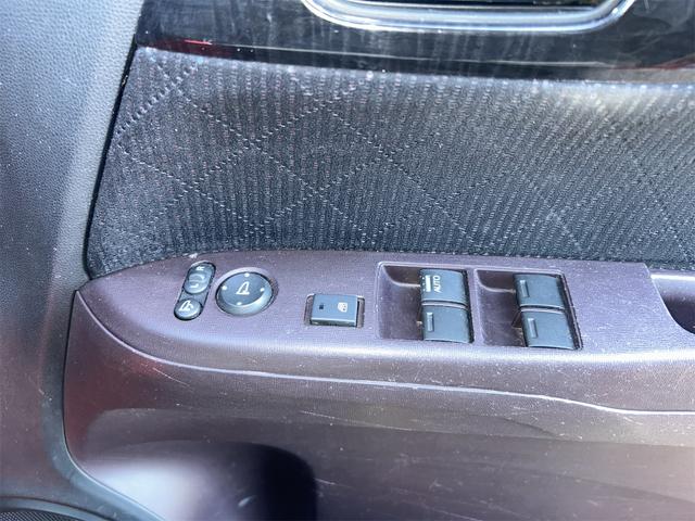 Ｎ－ＯＮＥ プレミアム　ツアラー・Ｌパッケージ　バックカメラ　ナビ　ＴＶ　オートクルーズコントロール　オートライト　ＨＩＤ　スマートキー　アイドリングストップ　電動格納ミラー　ベンチシート　ＣＶＴ　盗難防止システム　ＡＢＳ　ＥＳＣ　ＣＤ　ＤＶＤ再生（26枚目）