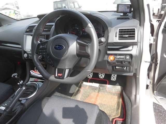 ＷＲＸ ＳＴＩ ＲＡ－Ｒ　ドライブレコーダー　バックカメラ　ＬＥＤヘッドランプ　スマートキー　ＥＴＣ　アルミホイール　ターボ　マニュアル６速　フルセグＴＶ　ミュージックプレイヤー接続可（11枚目）