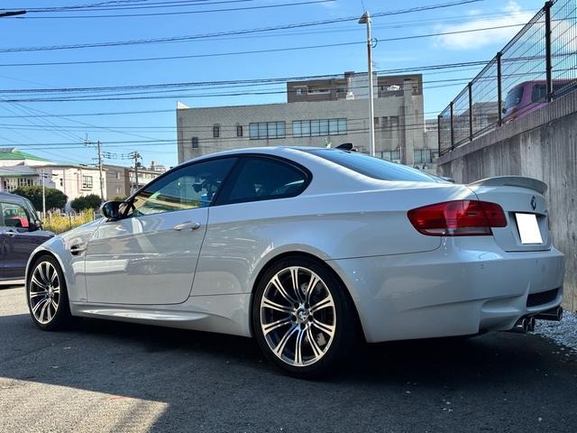 Ｍ３ Ｍ３クーペ　４０００ｃｃ・ＮＡ・６速ＭＴ・Ｖ８・カーボンルーフ・（2枚目）