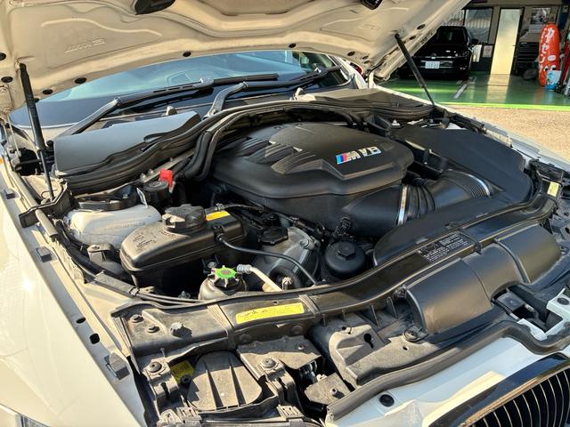 Ｍ３ Ｍ３クーペ　４０００ｃｃ・ＮＡ・６速ＭＴ・Ｖ８・カーボンルーフ・（4枚目）