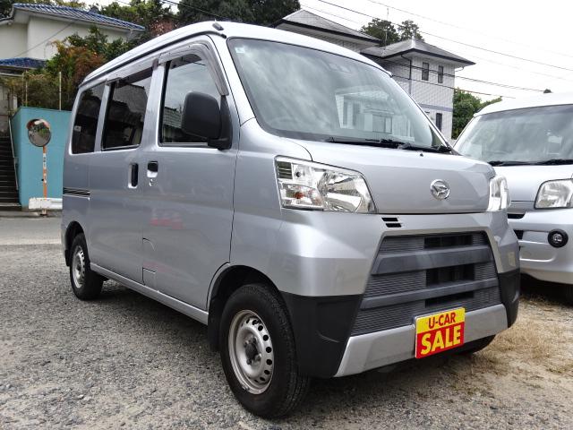 ハイゼットカーゴ ＤＸ　ＳＡＩＩＩ　ワンオーナー　禁煙車　ハイルーフ　ブルーツース対応　バックカメラ　クリアランスソナー　衝突軽減装置　ＰＷ　キーレス　スペアキー（3枚目）