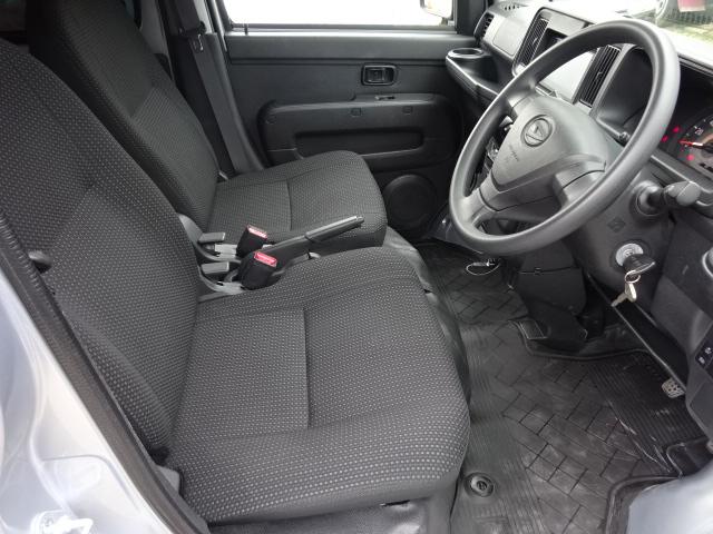 ハイゼットカーゴ ＤＸ　ＳＡＩＩＩ　ワンオーナー　禁煙車　ハイルーフ　ブルーツース対応　バックカメラ　クリアランスソナー　衝突軽減装置　ＰＷ　キーレス　スペアキー（11枚目）