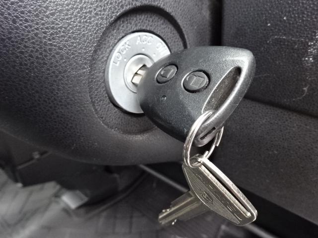 ハイゼットカーゴ ＤＸ　ＳＡＩＩＩ　ワンオーナー　禁煙車　ハイルーフ　ブルーツース対応　バックカメラ　クリアランスソナー　衝突軽減装置　ＰＷ　キーレス　スペアキー（26枚目）