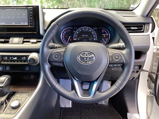 ＲＡＶ４ ＧＺパッケージ　ナビ　フルセグ　リアカメラ　パワーリアゲート　横滑り防止　ブレーキサポート　ＬＥＤヘッド　盗難防止装置　スマキー　オートエアコン　助手席エアバッグ　キーレスエントリー　パワーシート　クルコン　ＥＴＣ付（15枚目）