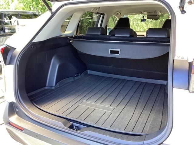 ＲＡＶ４ ＧＺパッケージ　ナビ　フルセグ　リアカメラ　パワーリアゲート　横滑り防止　ブレーキサポート　ＬＥＤヘッド　盗難防止装置　スマキー　オートエアコン　助手席エアバッグ　キーレスエントリー　パワーシート　クルコン　ＥＴＣ付（18枚目）