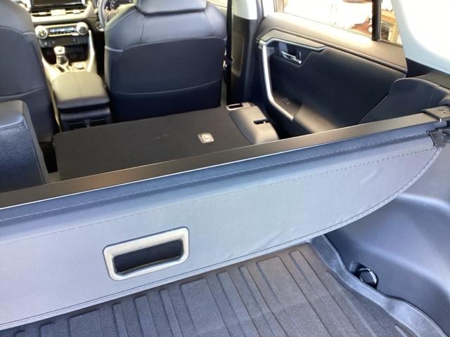 ＲＡＶ４ ＧＺパッケージ　ナビ　フルセグ　リアカメラ　パワーリアゲート　横滑り防止　ブレーキサポート　ＬＥＤヘッド　盗難防止装置　スマキー　オートエアコン　助手席エアバッグ　キーレスエントリー　パワーシート　クルコン　ＥＴＣ付（19枚目）