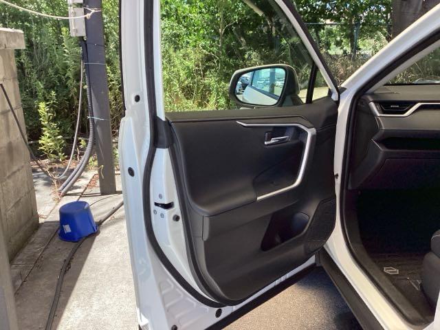 ＲＡＶ４ ＧＺパッケージ　ナビ　フルセグ　リアカメラ　パワーリアゲート　横滑り防止　ブレーキサポート　ＬＥＤヘッド　盗難防止装置　スマキー　オートエアコン　助手席エアバッグ　キーレスエントリー　パワーシート　クルコン　ＥＴＣ付（31枚目）