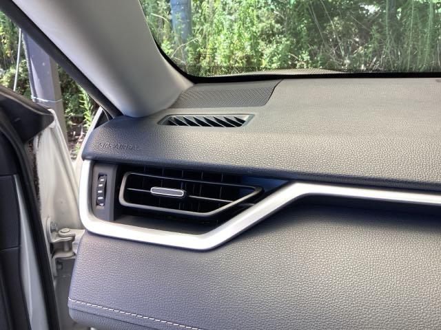 ＲＡＶ４ ＧＺパッケージ　ナビ　フルセグ　リアカメラ　パワーリアゲート　横滑り防止　ブレーキサポート　ＬＥＤヘッド　盗難防止装置　スマキー　オートエアコン　助手席エアバッグ　キーレスエントリー　パワーシート　クルコン　ＥＴＣ付（35枚目）