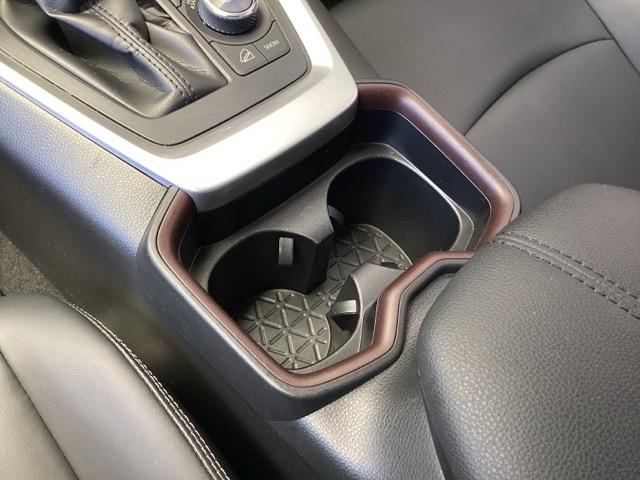 ＲＡＶ４ ＧＺパッケージ　ナビ　フルセグ　リアカメラ　パワーリアゲート　横滑り防止　ブレーキサポート　ＬＥＤヘッド　盗難防止装置　スマキー　オートエアコン　助手席エアバッグ　キーレスエントリー　パワーシート　クルコン　ＥＴＣ付（38枚目）