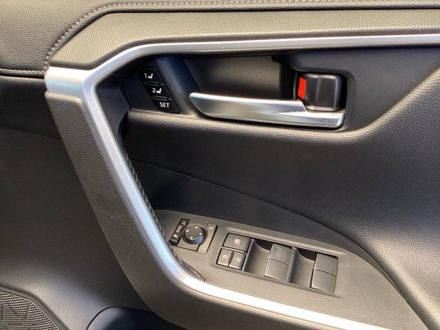 ＲＡＶ４ ＧＺパッケージ　ナビ　フルセグ　リアカメラ　パワーリアゲート　横滑り防止　ブレーキサポート　ＬＥＤヘッド　盗難防止装置　スマキー　オートエアコン　助手席エアバッグ　キーレスエントリー　パワーシート　クルコン　ＥＴＣ付（43枚目）