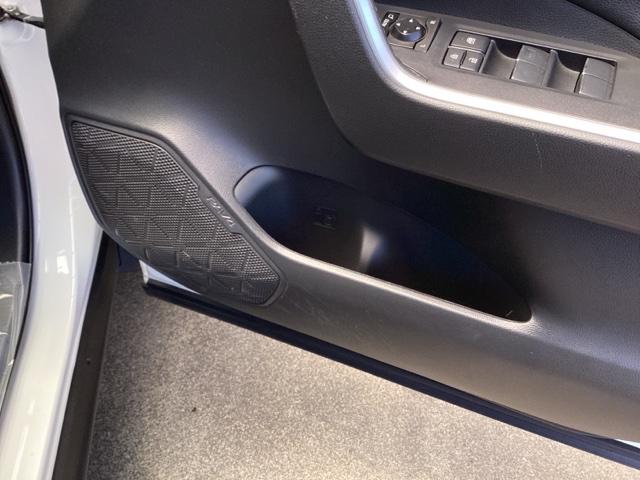 ＲＡＶ４ ＧＺパッケージ　ナビ　フルセグ　リアカメラ　パワーリアゲート　横滑り防止　ブレーキサポート　ＬＥＤヘッド　盗難防止装置　スマキー　オートエアコン　助手席エアバッグ　キーレスエントリー　パワーシート　クルコン　ＥＴＣ付（44枚目）