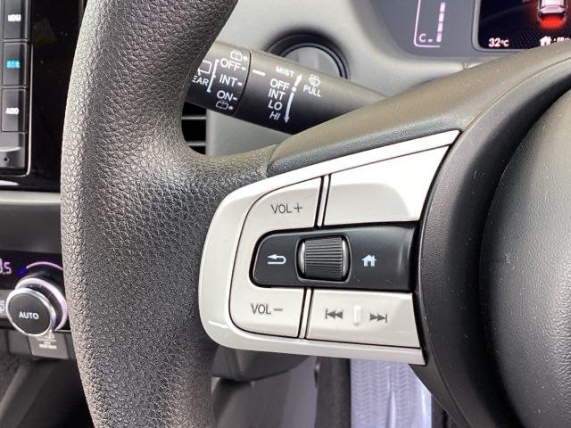 フィット ホーム　純正メモリーナビ　リアカメラ　ＥＴＣ　ＡＵＸ接続　オートマチックハイビーム　衝突軽減ブレーキ　レーンキープアシスト　ＢＴ　禁煙車　電動格納ドアミラー　ワンオーナー　ＬＥＤライト　オートライト　記録簿付（40枚目）