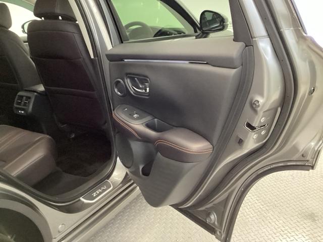 ＺＲ－Ｖ ｅ：ＨＥＶＺ　メモリーナビ　ドラレコ　ＥＴＣ　全周囲モニター　電動リヤゲート　クルコン　ＬＥＤ　サイドエアバック　Ｐシート　ナビ・ＴＶ　Ａライト　ドライブレコーダー　スマートキー　ＵＳＢ　横滑り防止　バックカメラ（31枚目）