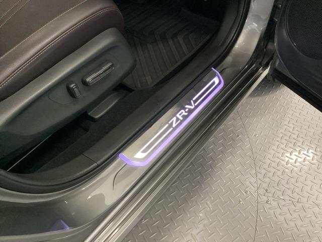ＺＲ－Ｖ ｅ：ＨＥＶＺ　メモリーナビ　ドラレコ　ＥＴＣ　全周囲モニター　電動リヤゲート　クルコン　ＬＥＤ　サイドエアバック　Ｐシート　ナビ・ＴＶ　Ａライト　ドライブレコーダー　スマートキー　ＵＳＢ　横滑り防止　バックカメラ（34枚目）