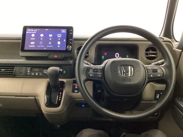 N-BOXジョイ ベースグレード 試乗車 メモリーナビ リアカメラ ドラレコ 踏み間違い防止装置 Bカメラ 全周囲カメラ 横滑り防止機能 LEDランプ クルーズコントロール パワーウィンドウ 前席シートヒーター スマートキー 禁煙車(3枚目)