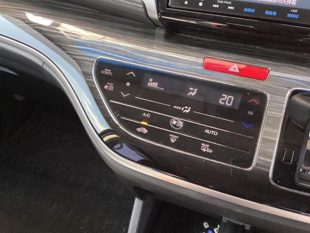 フルオートエアコンは希望の温度設定で風の温度も風量も自動調整で年中快適です。