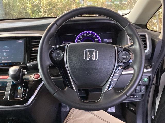 手になじむ感覚のステアリングです。さわり心地、デザイン性、操作性にこだわったアイテムです。