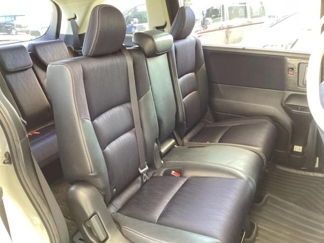 シート表皮は専用のクリーナーできれいにクリーニングしていて清潔です。